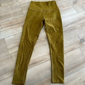 Beyond Yoga size small leggings